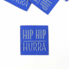 1 XL Label HIP HIP HURRA blau